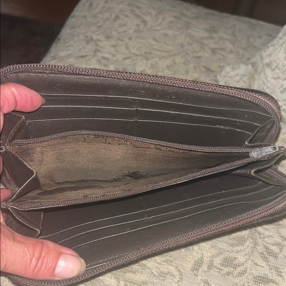 Prada Wallet - Picture 4 of 6